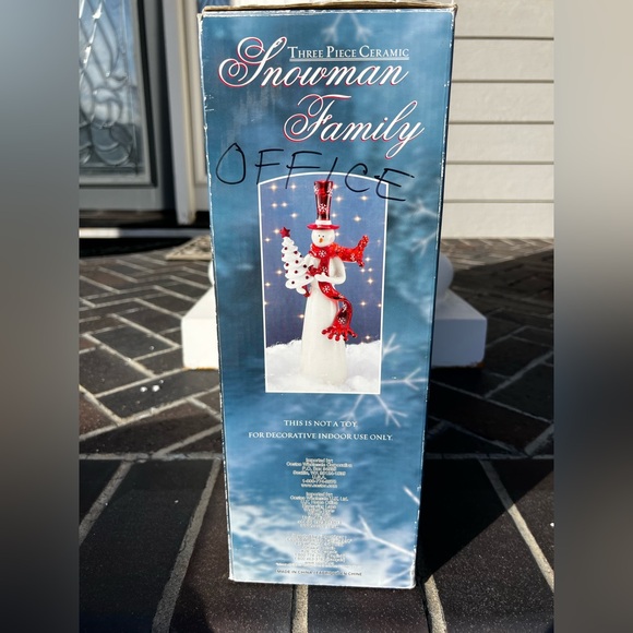 Set of 3 Ceramic Snowman Family Figurines Christmas Holiday Decor - Picture 7 of 17